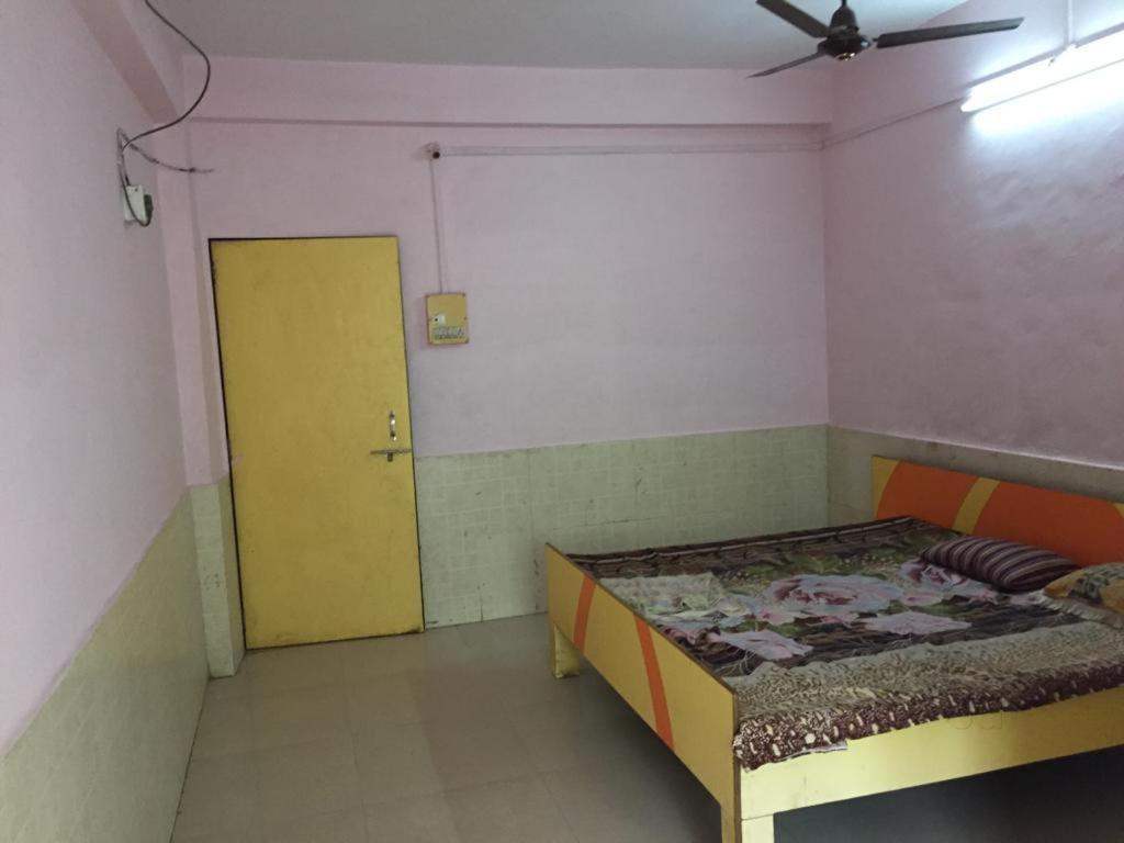 Chandrika Guest House Daman Bagian luar foto